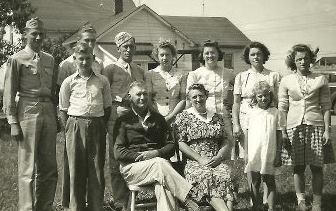 bert en tjabiena jager familie.
achterste rij: George, James, John, Ada, Nellie, Annie, Fannie
voorste rij: Peter, Bert, Tjabiena, Beatrice.